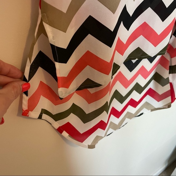 7 Tops $25/ Zac& Rachel Chevron Sleeveless Blouse. Size Small - Picture 5 of 8
